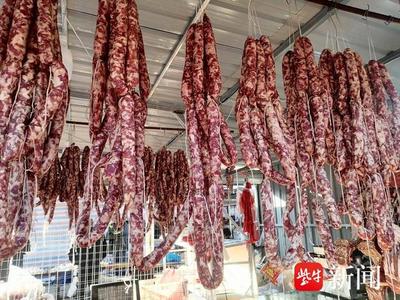 日灌香腸千余斤 鎮江寶堰夫妻的肉制品銷售傳奇