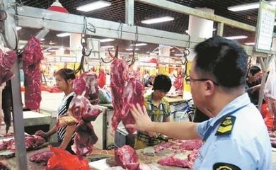 嚴厲打擊非法肉品銷售，筑牢全區農貿市場安全防線